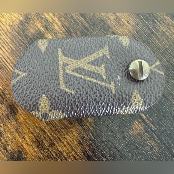 🤎🔑 Louis Vuitton Key Holder 🤎🔑 - Picture 2 of 6